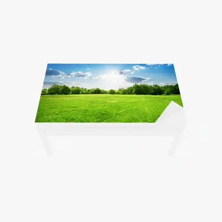 Chapa adhesiva para mesa y escritorio amanecer sobre pradera verde y cielo azul – Pixers®