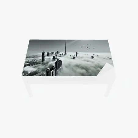 Chapa adhesiva para mesa y escritorio rascacielos de Dubai entre las nubes – Pixers®