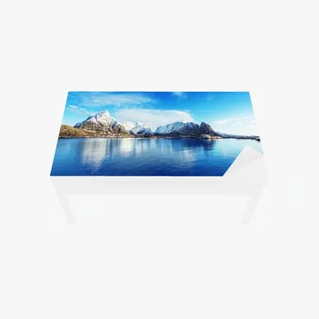 Chapa adhesiva para mesa y escritorio paisaje invernal en Reine, Islas Lofoten – Pixers®