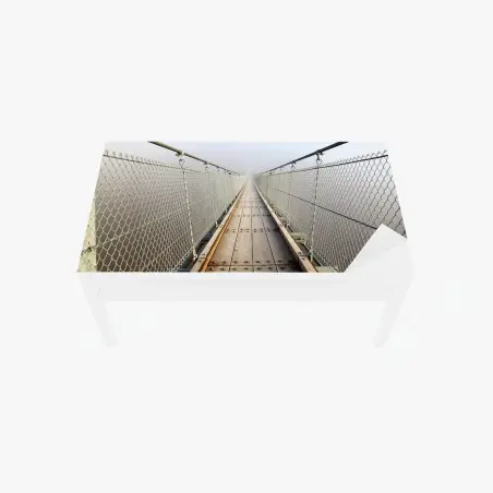 Chapa adhesiva para mesa y escritorio puente colgante entre la niebla – Pixers®