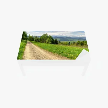 Chapa adhesiva para mesa y escritorio paisaje primaveral en Gorce, Polonia – Pixers®