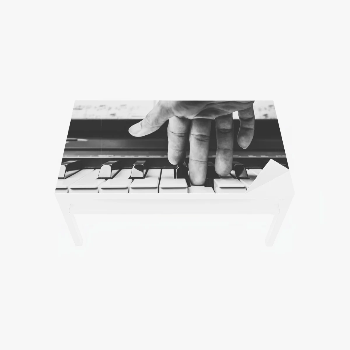Chapa adhesiva para mesa y escritorio mano tocando el piano en blanco y negro – Pixers® Chapa adhesiva para mesa y escritorio mano tocando el piano en blanco y negro – Pixers®
