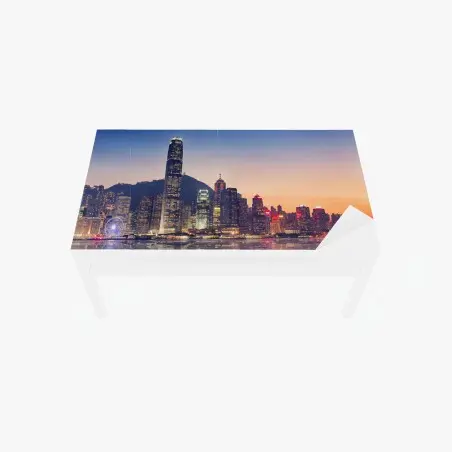 Chapa adhesiva para mesa y escritorio atardecer en Hong Kong: horizonte iluminado – Pixers®