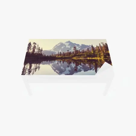 Chapa adhesiva para mesa y escritorio reflejo sereno del monte Shuksan en Washington – Pixers®