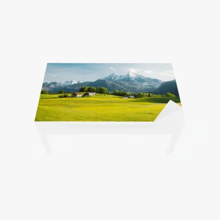 Chapa adhesiva para mesa y escritorio serenidad alpina: pradera y cumbres nevadas – Pixers®