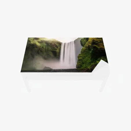 Chapa adhesiva para mesa y escritorio cascada majestuosa de Skogafoss, Islandia – Pixers®
