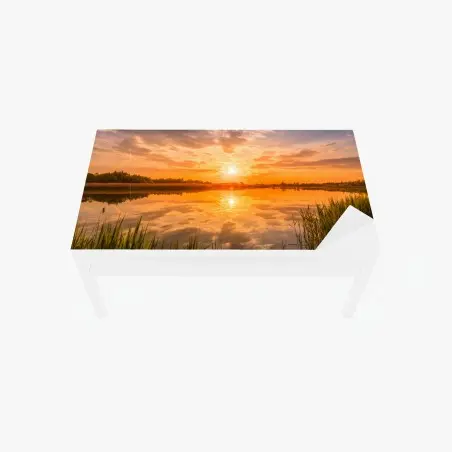 Chapa adhesiva para mesa y escritorio puesta de sol dorada sobre el lago – Pixers®
