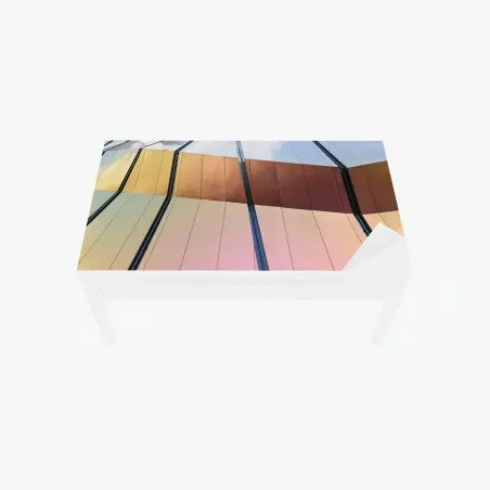 Chapa adhesiva para mesa y escritorio fachada geométrica iridiscente en tonos metálicos – Pixers®