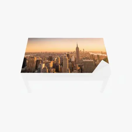 Chapa adhesiva para mesa y escritorio amanecer dorado sobre el perfil urbano de Nueva York – Pixers®