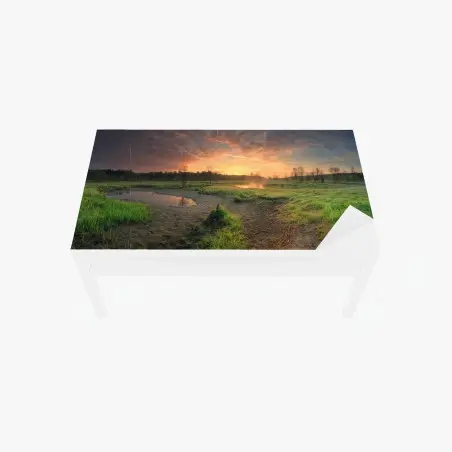 Chapa adhesiva para mesa y escritorio puesta de sol sobre el humedal tranquilo – Pixers®