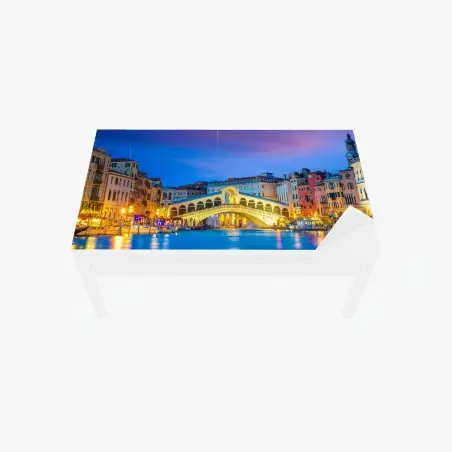 Chapa adhesiva para mesa y escritorio panorámica del puente de Rialto, Venecia al crepúsculo – Pixers®