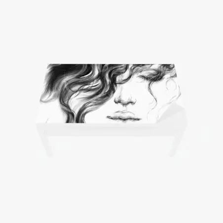 Chapa adhesiva para mesa y escritorio rostro etéreo en blanco y negro – Pixers®