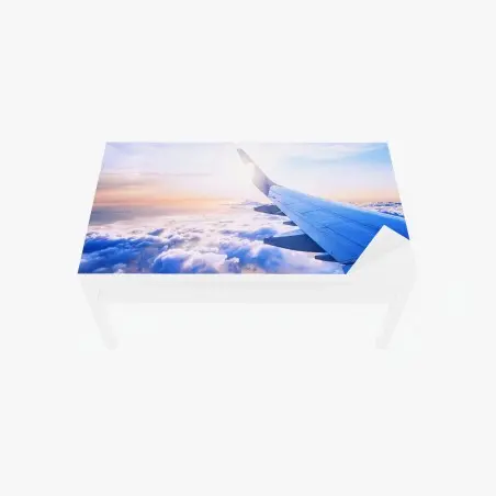 Chapa adhesiva para mesa y escritorio vista aérea desde el ala del avión sobre nubes al amanecer – Pixers®