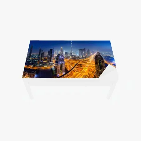 Chapa adhesiva para mesa y escritorio panorama nocturno de Dubái: horizonte iluminado – Pixers®