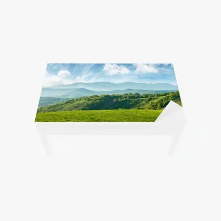 Chapa adhesiva para mesa y escritorio panorama primaveral de Rumanía en tarde soleada – Pixers®