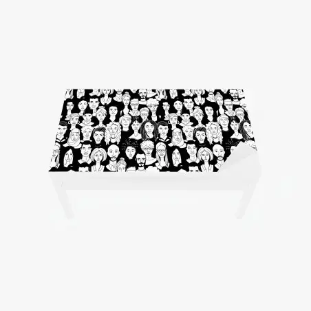 Chapa adhesiva para mesa y escritorio mosaico de rostros diversos en blanco y negro – Pixers®