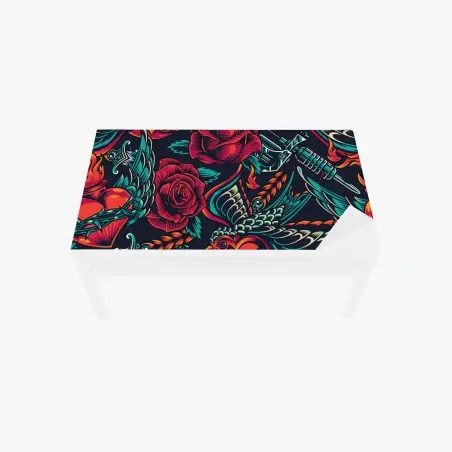 Chapa adhesiva para mesa y escritorio diseño retro de rosas y golondrinas con actitud rock – Pixers®