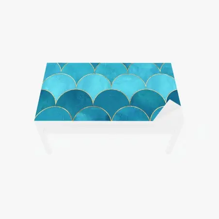 Chapa adhesiva para mesa y escritorio patrón de escamas marinas turquesa con detalles dorados – Pixers®