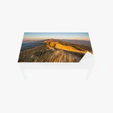 Chapa adhesiva para mesa y escritorio luz dorada en la cresta montañosa – Pixers®