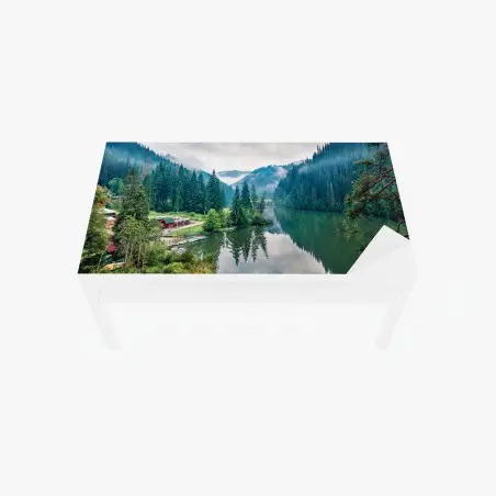 Chapa adhesiva para mesa y escritorio paisaje sereno de Lacu Roșu al amanecer – Pixers®