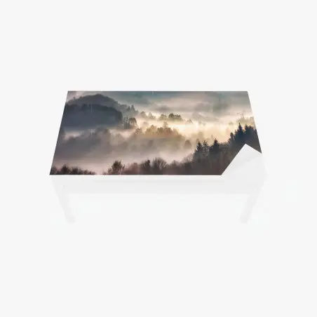 Chapa adhesiva para mesa y escritorio paisaje de niebla en colinas al amanecer – Pixers®
