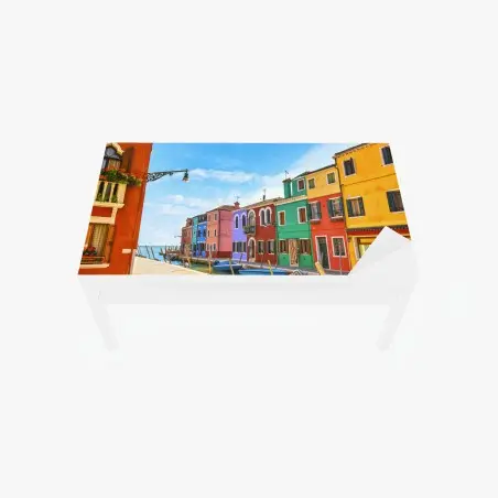 Chapa adhesiva para mesa y escritorio escena vibrante del canal de Burano – Pixers®
