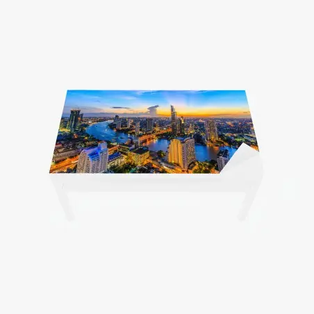Chapa adhesiva para mesa y escritorio atardecer urbano sobre el río iluminado – Pixers®
