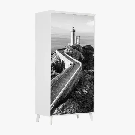Pegatina para armario camino hacia el faro en la costa rocosa – Pixers®