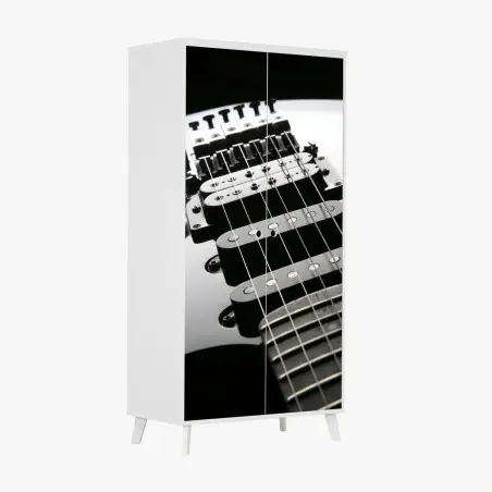 Pegatina para armario guitarra eléctrica en primer plano sobre fondo negro – Pixers®