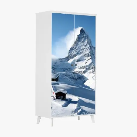 Pegatina para armario paisaje alpino nevado con pico majestuoso – Pixers®