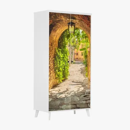 Pegatina para armario callejón medieval en Toscana bañado de luz dorada – Pixers®