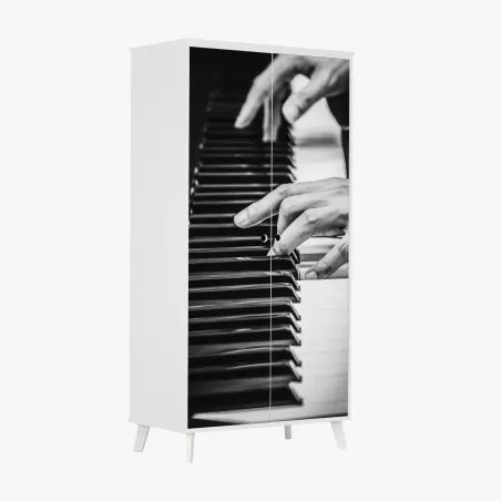 Pegatina para armario manos sobre teclado de piano en blanco y negro – Pixers®