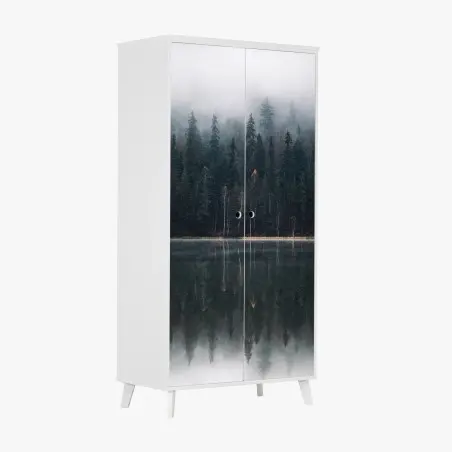 Pegatina para armario bosque brumoso reflejado en lago – Pixers®