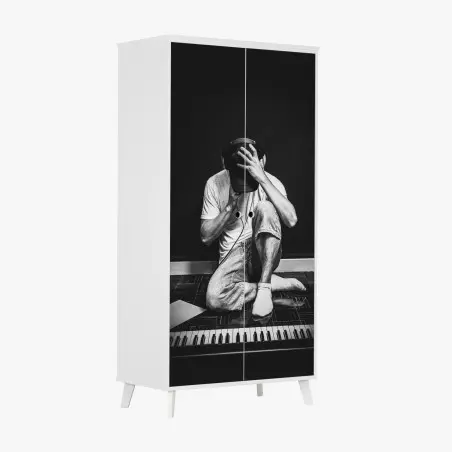 Pegatina para armario músico introspectivo junto al teclado – Pixers®