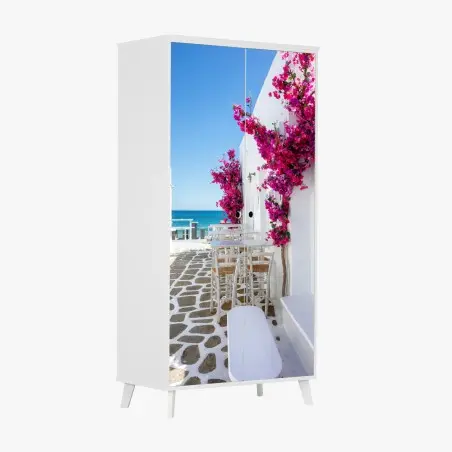 Pegatina para armario rincón Mediterráneo con buganvillas junto al mar – Pixers®
