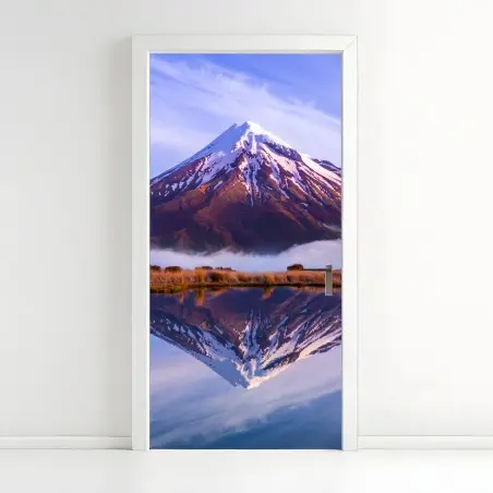 Pegatina para puerta montaña nevada reflejada en lago – Pixers®