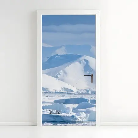 Pegatina para puerta serenidad polar: montañas nevadas y icebergs – Pixers®