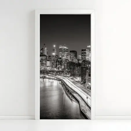 Pegatina para puerta vista nocturna de Nueva York en blanco y negro – Pixers®
