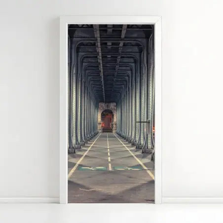 Pegatina para puerta simetría nocturna bajo puente metálico – Pixers®