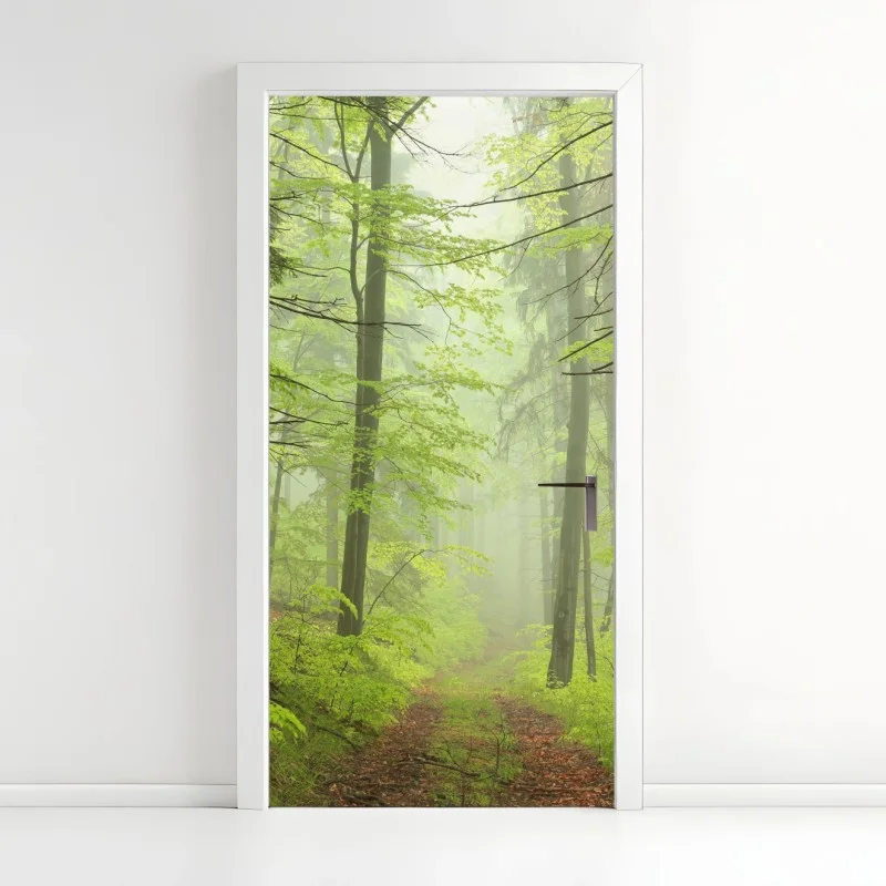 Pegatina para puerta sendero en bosque brumoso