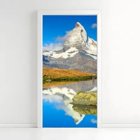 Pegatina para puerta reflejo del Cervino en lago alpino – Pixers®