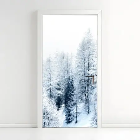 Pegatina para puerta silencio invernal en el bosque nevado – Pixers®