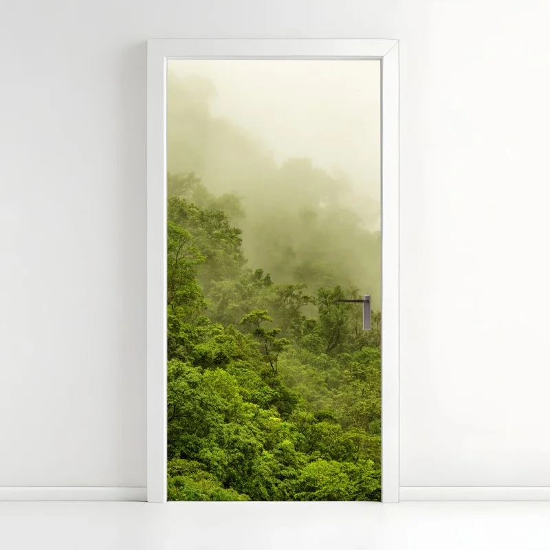 Pegatina para puerta selva tropical brumosa en Cairns, Queensland