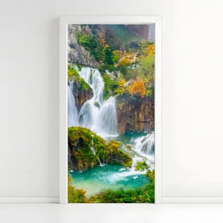 Pegatina para puerta cascada otoñal sobre aguas turquesa – Pixers®