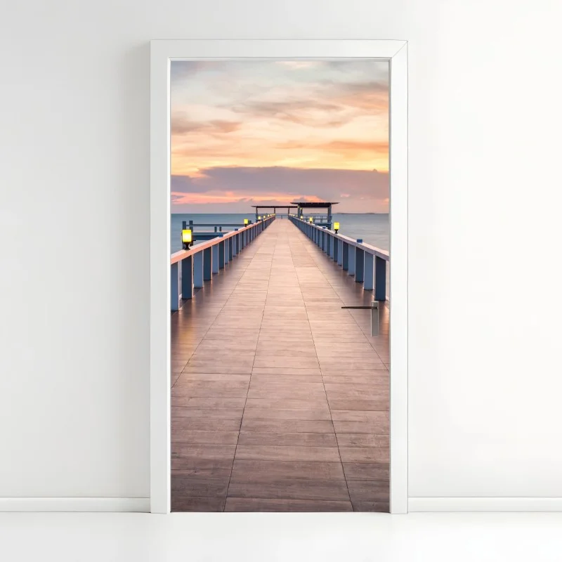 Pegatina para puerta muelle hacia el horizonte al atardecer