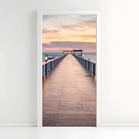 Pegatina para puerta muelle hacia el horizonte al atardecer – Pixers®