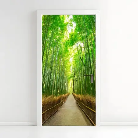 Pegatina para puerta paseo sereno en el bosque de bambú de Arashiyama, Kyoto – Pixers®