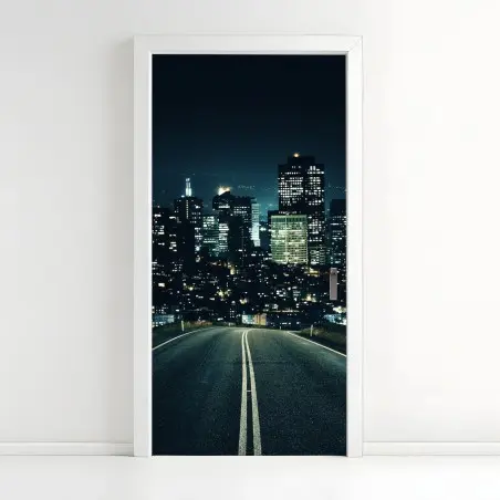 Pegatina para puerta camino nocturno hacia la ciudad iluminada – Pixers®