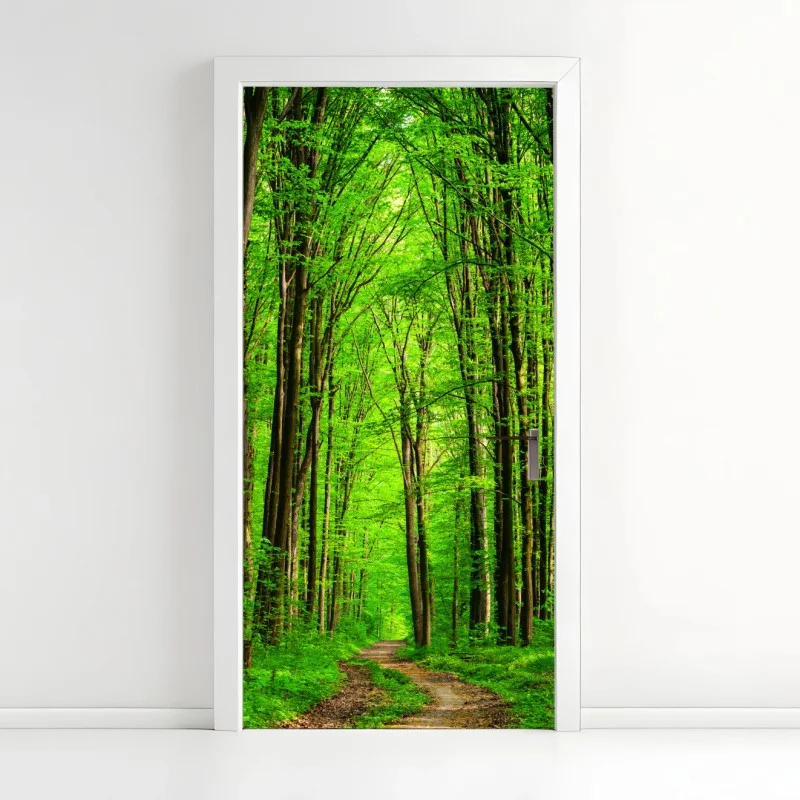 Pegatina para puerta bosque esmeralda con sendero entre árboles