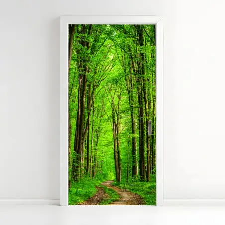 Pegatina para puerta bosque esmeralda con sendero entre árboles – Pixers®